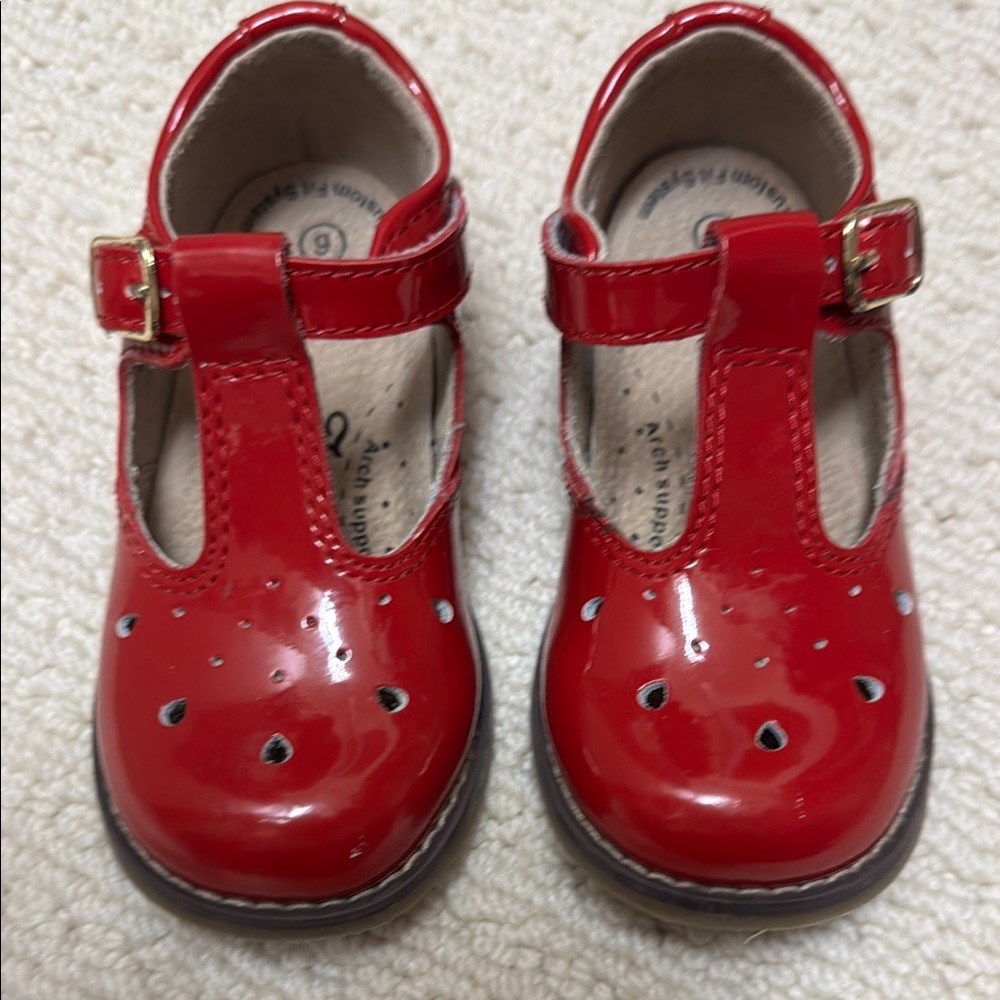 FootMates Harper Red Patent Leather Size 6